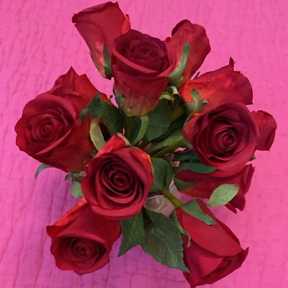 Elegant Red Rose Bouquet in Glass Vase